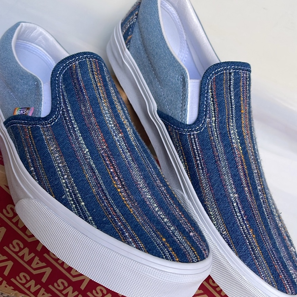 Vans WMNS Classic Slip-On
2gether As Ourselves Multi
VN000BVZCYL
Sneakers - Picture 9 of 16